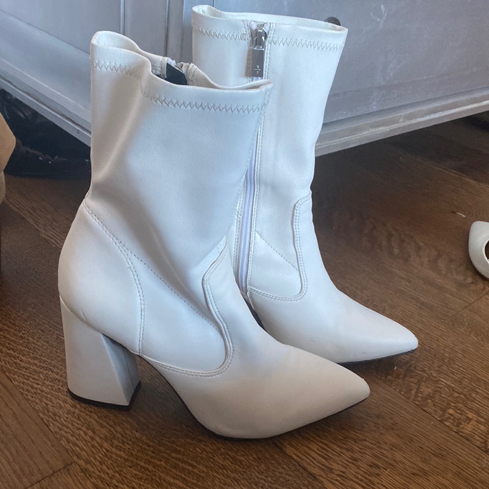 Kenneth Cole mid calf white leather pointy toe boot with zipper